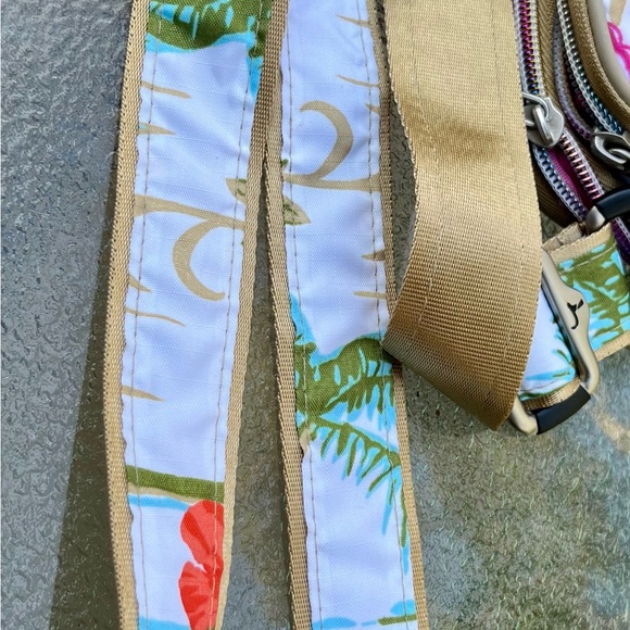 Travelon Tropical Floral Print Organizing Crossbody Bag - Picture 9 of 10